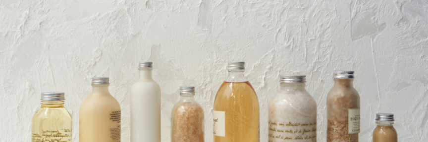 なぜ化粧品にはプラスチック容器が使われるのか?